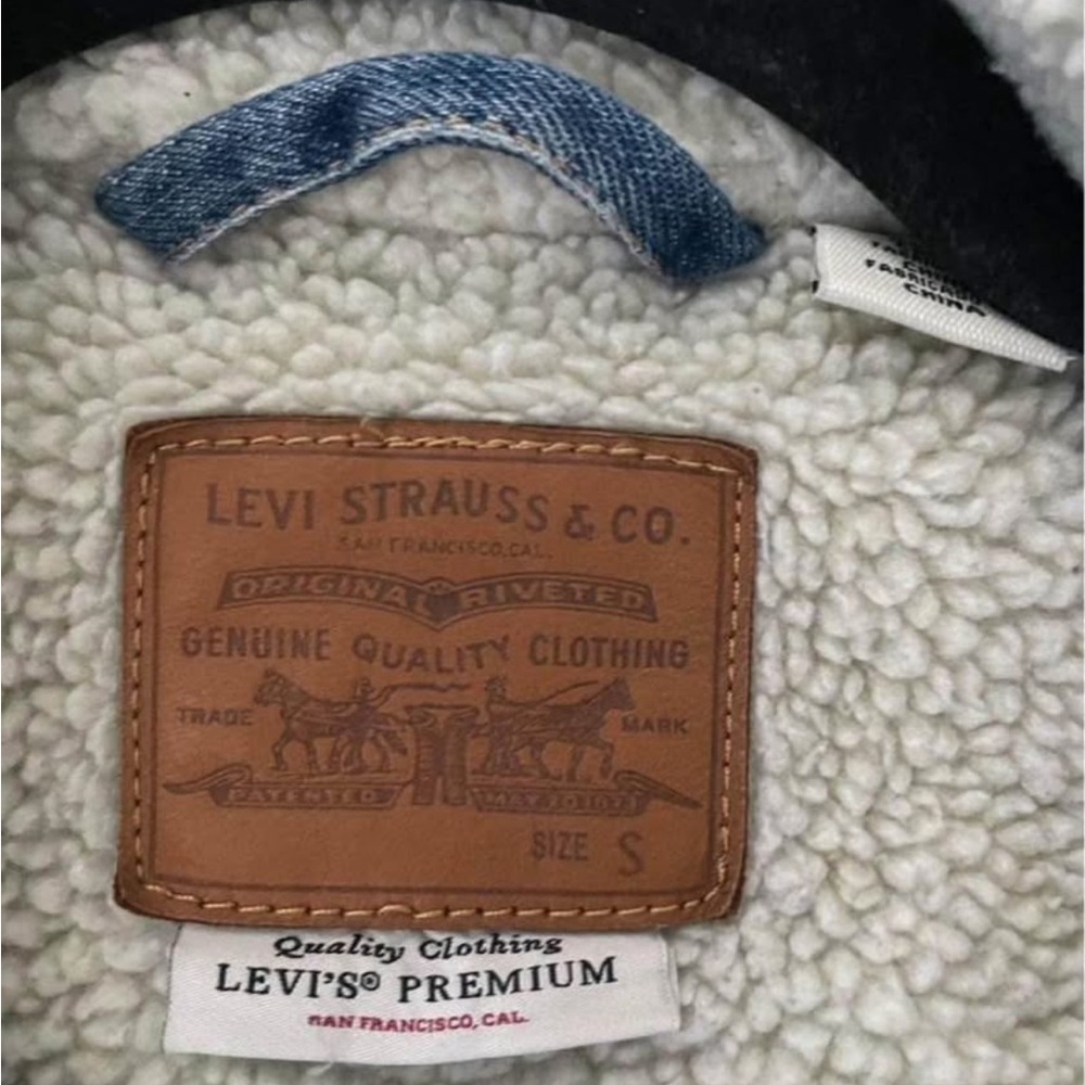 Levi’s premium ex-boyfriend fit Sherpa jacket - Picture 2 of 4